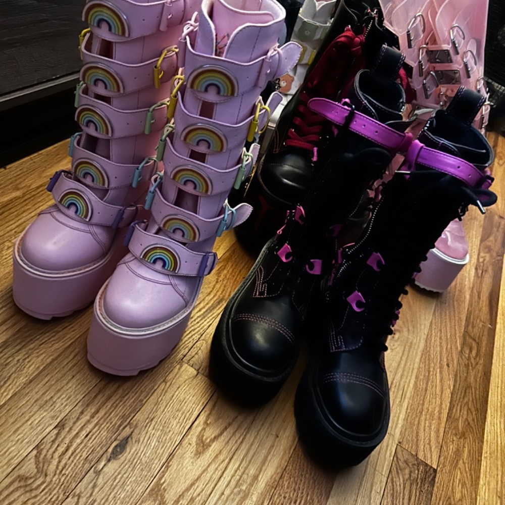Boot lot - Picture 2 of 8